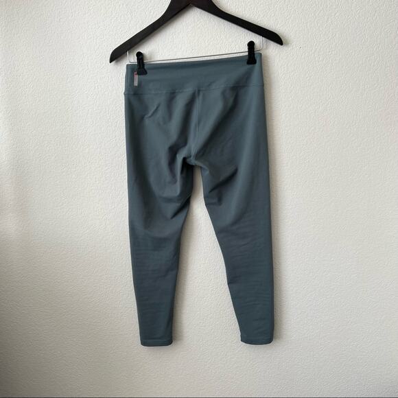 Zella sage green cropped leggings - Picture 3 of 5